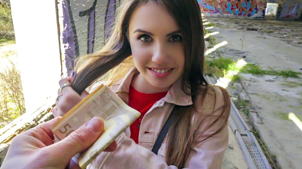 Elle Rose - Ukrainian Babe Loves Public Sex